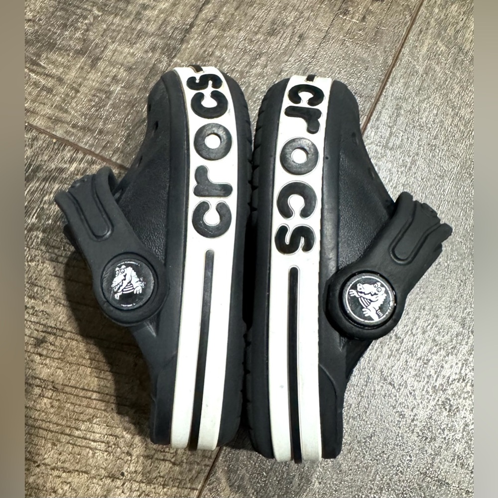 CROCS Black and White Classic Clog Platform Kids Shoes - Picture 8 of 8